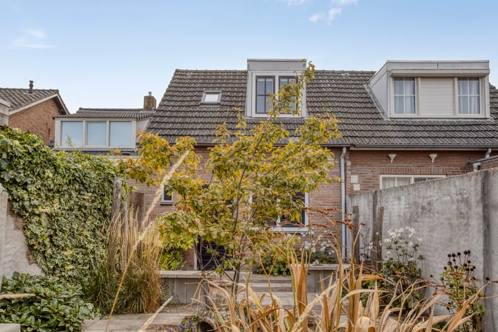 Photo 34 of Teugenaarsstraat 56