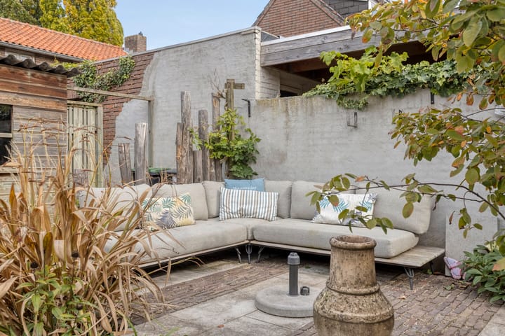 Photo 35 of Teugenaarsstraat 56