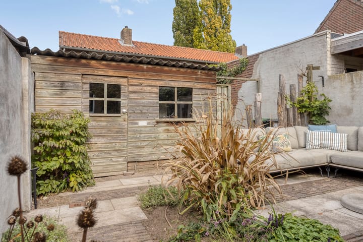 Photo 36 of Teugenaarsstraat 56