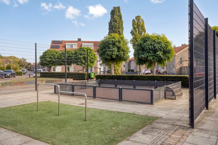 Photo 39 of Teugenaarsstraat 56