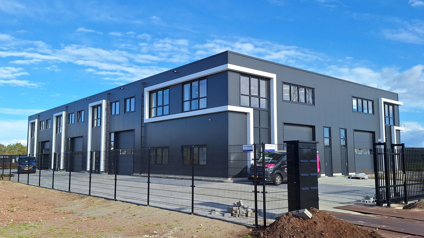 View photo 3 of Glasblazer 5-A