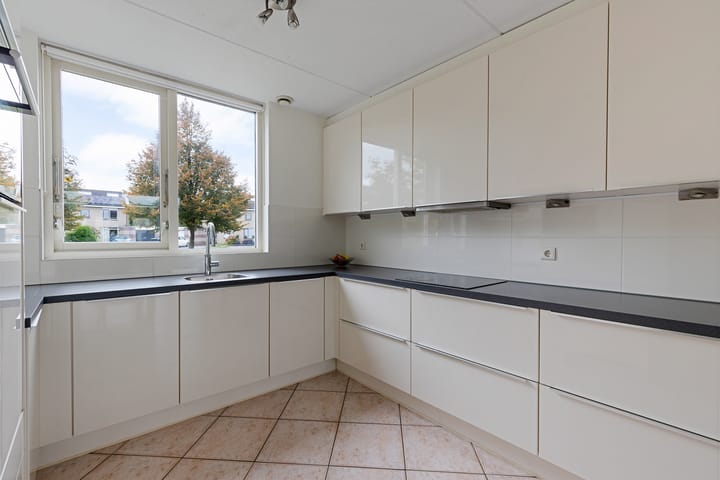 Photo 17 of Kompas 17