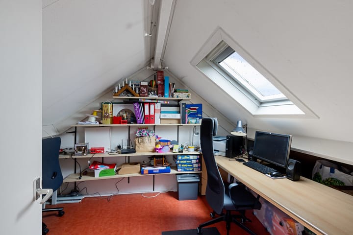 Photo 34 of Kompas 17