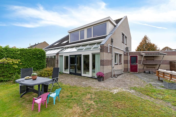 Photo 40 of Kompas 17