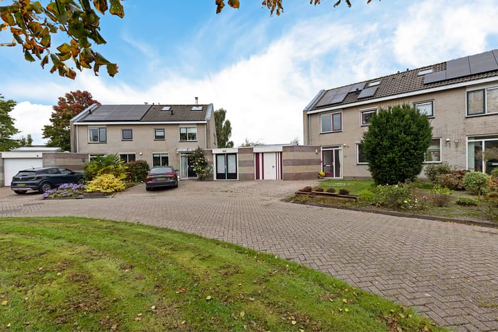 Photo 43 of Kompas 17