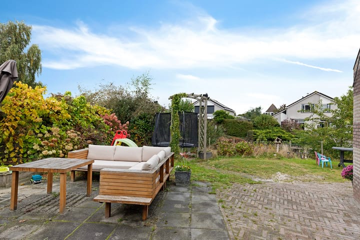 Photo 37 of Kompas 17