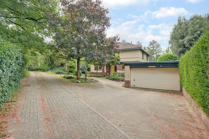 Photo 38 of Josuëlaan 4