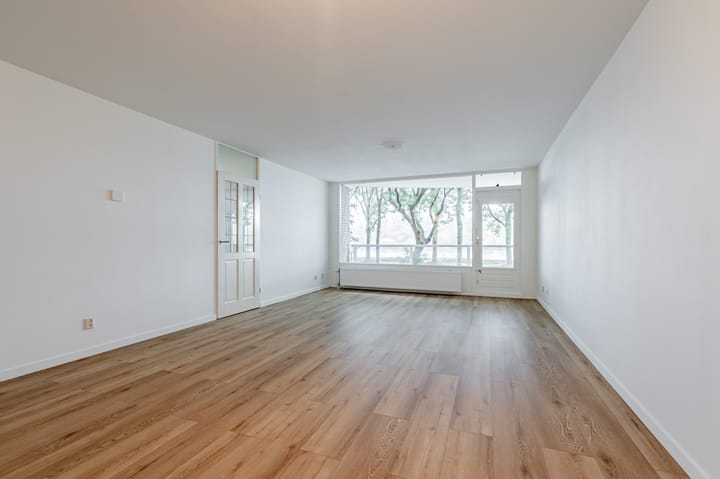 Photo 3 of Zeezigt 120