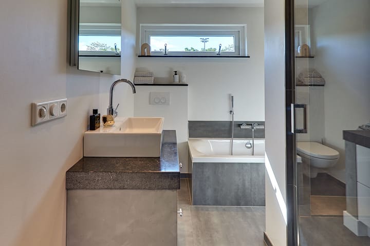 Foto 35 van Beneluxlaan 2