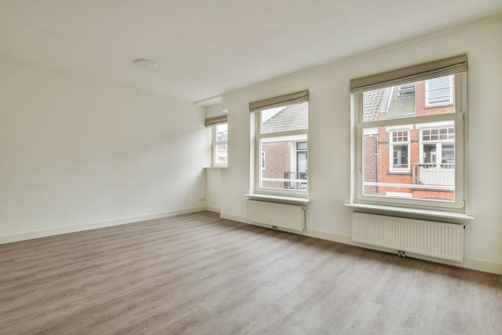 Photo 2 of Leidsekruisstraat 22-3