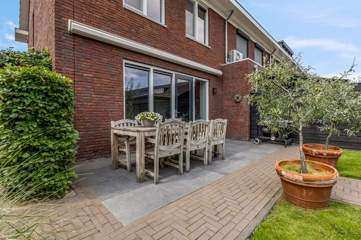 Foto 41 van Burgemeester R Tjalmastraat 1