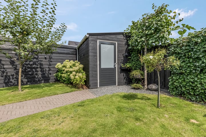 Foto 43 van Burgemeester R Tjalmastraat 1