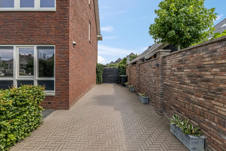 Foto 49 van Burgemeester R Tjalmastraat 1