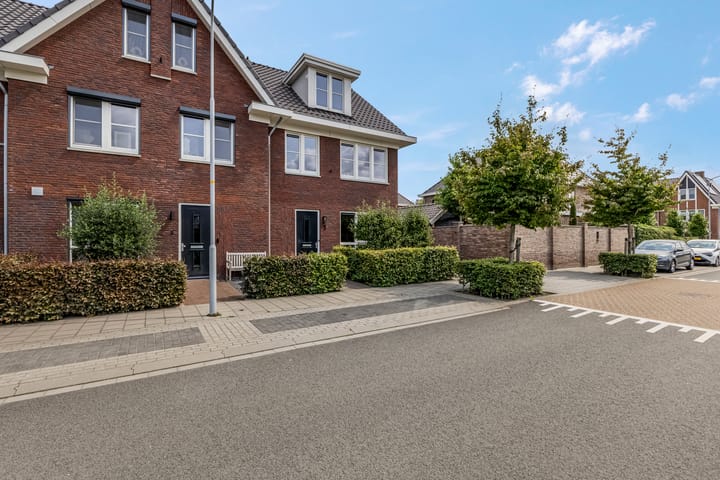 Foto 50 van Burgemeester R Tjalmastraat 1