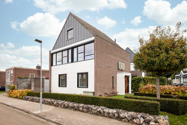 Foto 36 van Burg. Beckersstraat 13