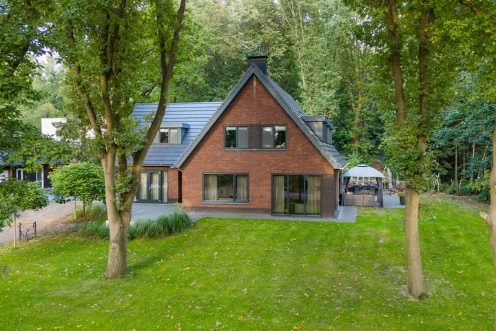 Photo 2 of Bovensteweg 42