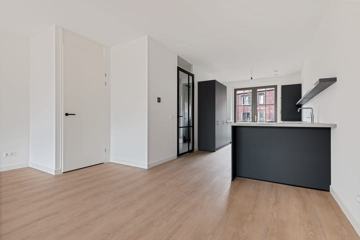 Foto 9 van Mahoniehout 85