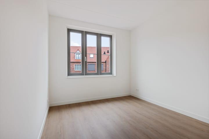 Foto 15 van Mahoniehout 85