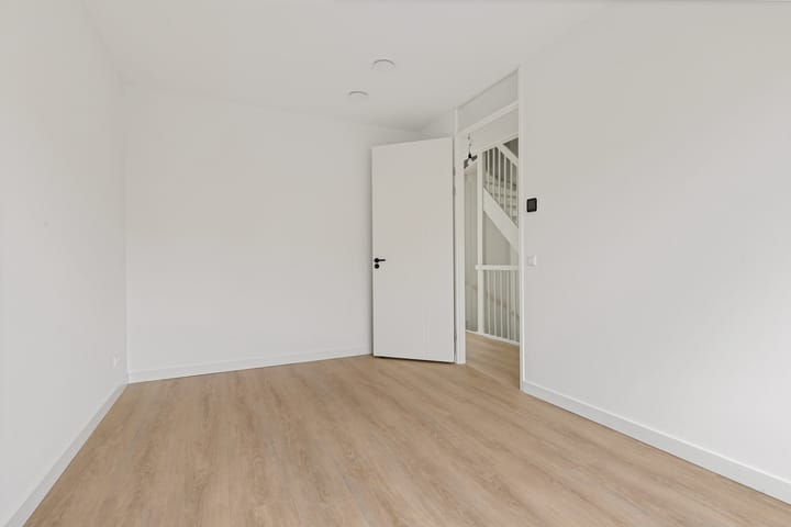 Foto 16 van Mahoniehout 85