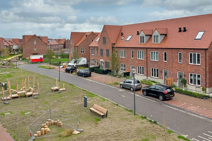 Foto 26 van Mahoniehout 85