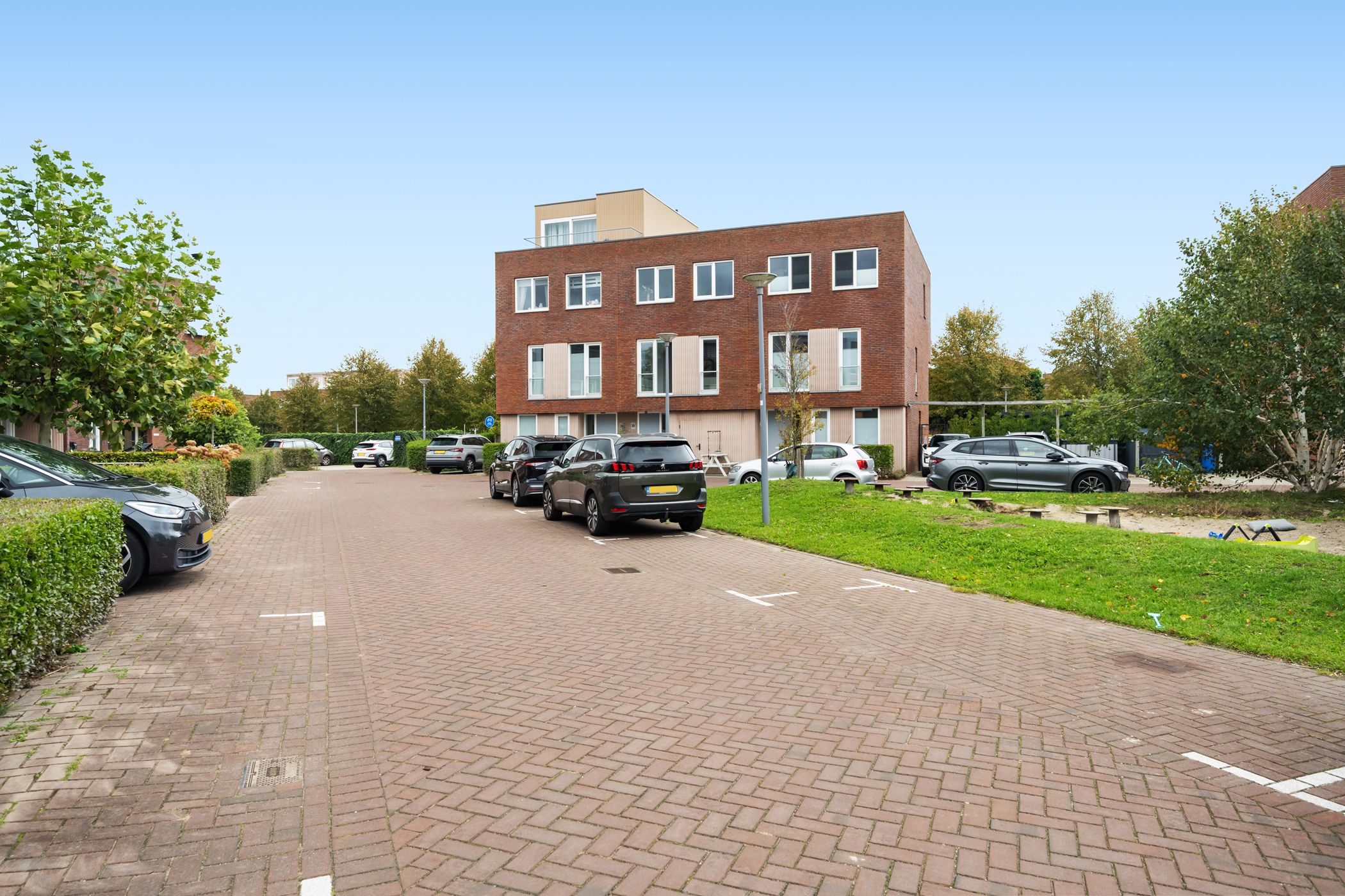 Photo 18 of Albert Sabinhof 25