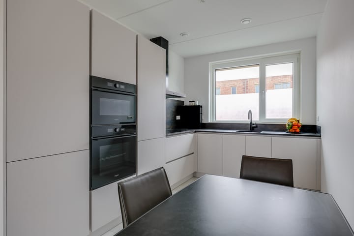 Photo 3 of Anna J. Cooperstraat 63