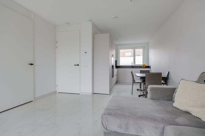 Photo 9 of Anna J. Cooperstraat 63