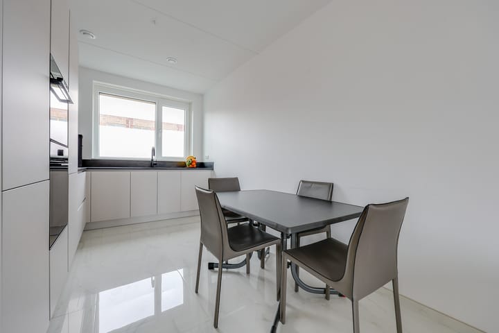 Photo 10 of Anna J. Cooperstraat 63