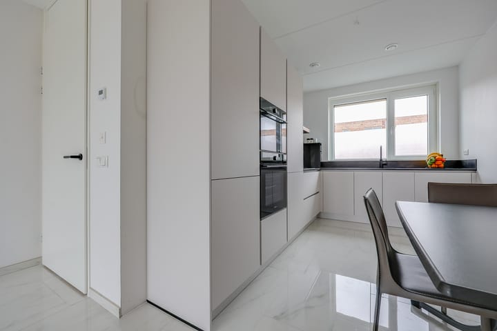 Photo 11 of Anna J. Cooperstraat 63