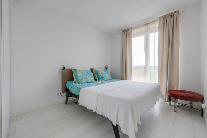 Photo 17 of Anna J. Cooperstraat 63