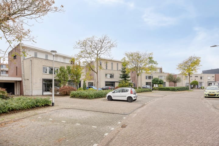 Photo 5 of Naardenstraat 57