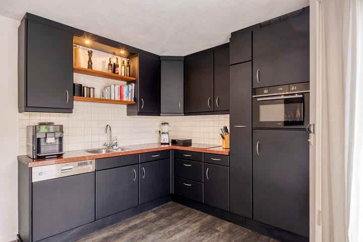 Photo 8 of Naardenstraat 57