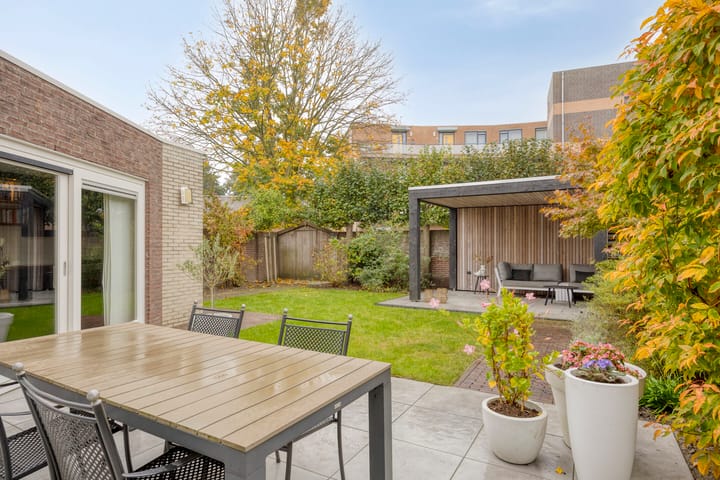 Photo 9 of Naardenstraat 57