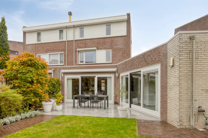 Photo 10 of Naardenstraat 57