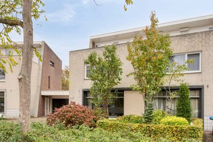 Photo 12 of Naardenstraat 57