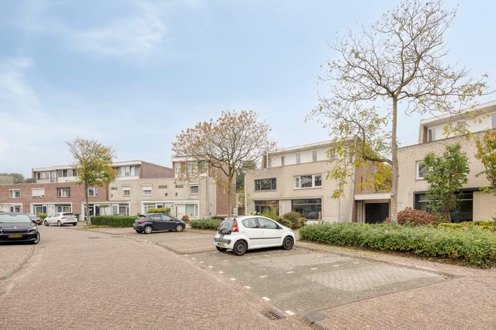 Photo 11 of Naardenstraat 57