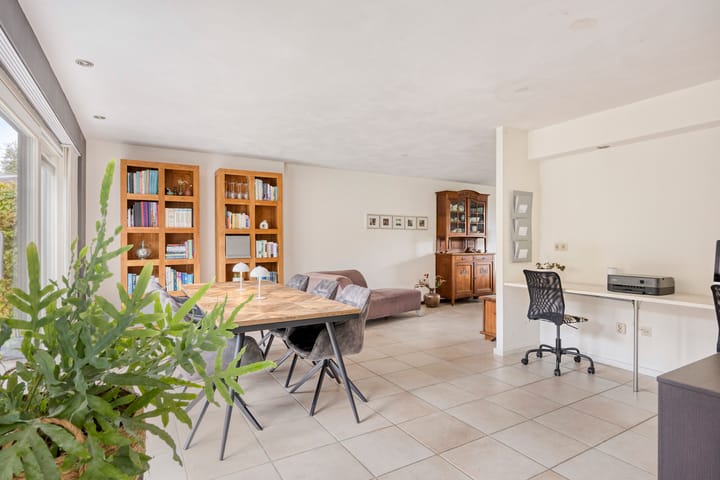 Photo 18 of Naardenstraat 57