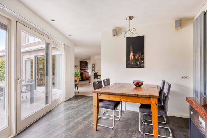 Photo 21 of Naardenstraat 57