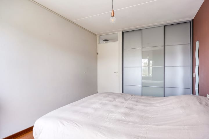 Photo 24 of Naardenstraat 57