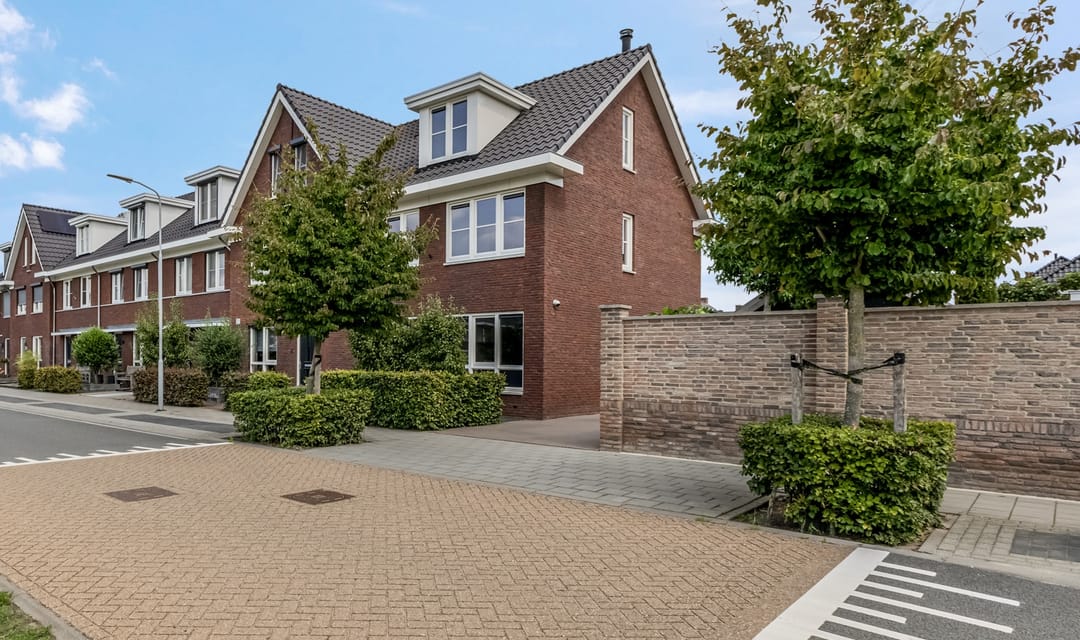 Foto 1 van Burgemeester R Tjalmastraat 1