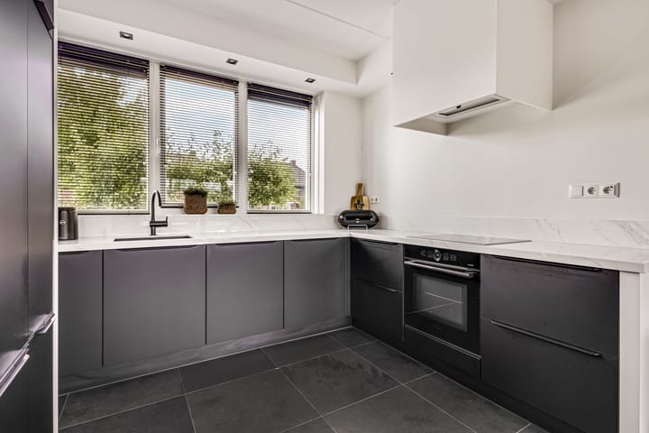 Foto 3 van Burgemeester R Tjalmastraat 1