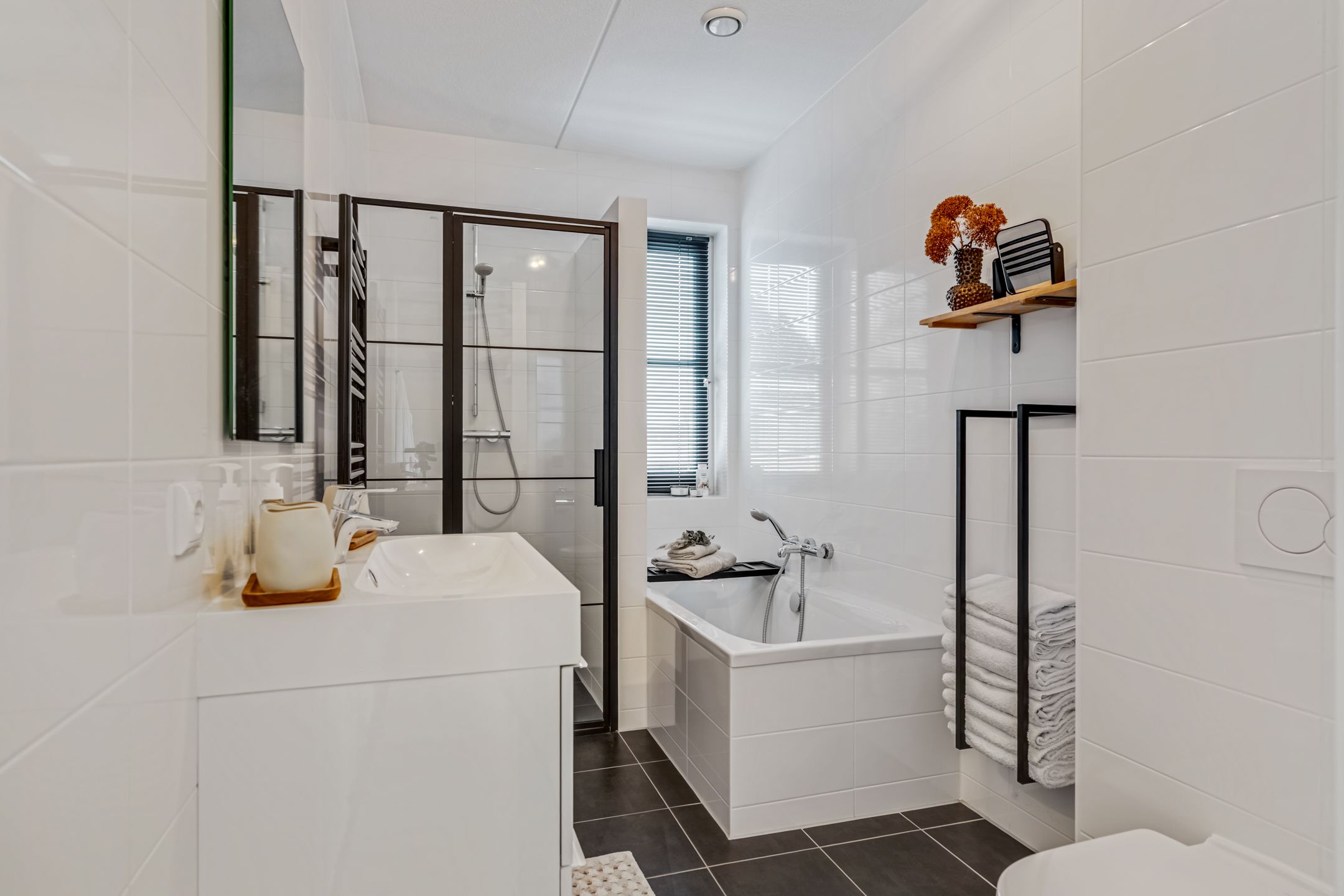 Foto 36 van Burgemeester R Tjalmastraat 1