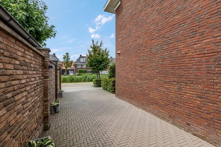 Foto 49 van Burgemeester R Tjalmastraat 1