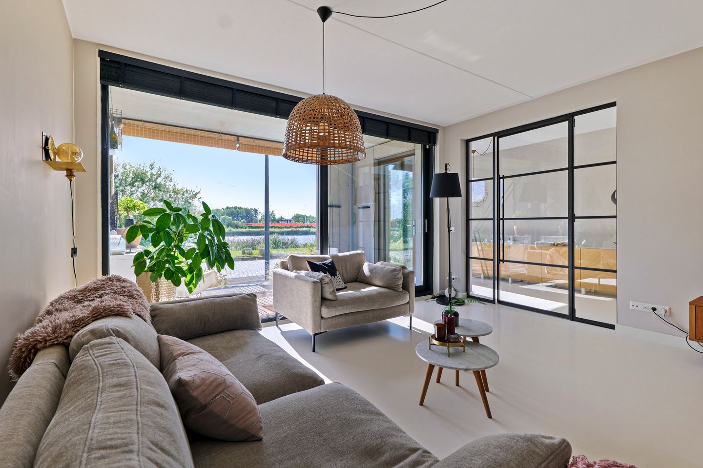 Foto 1 van Nico Jessekade 197