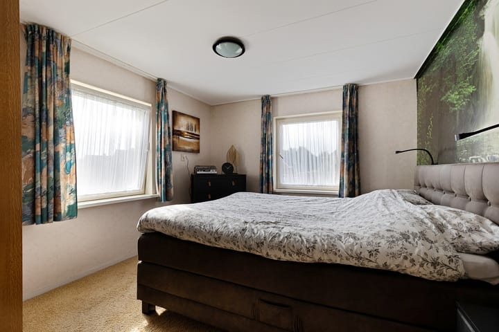 Photo 28 of Jeltingalaan 66