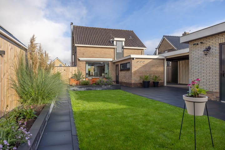 Photo 2 of Van Voortstraat 7