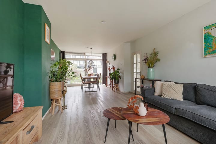 Photo 6 of Van 't Hoffstraat 15