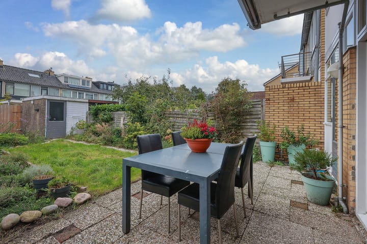 Photo 10 of Van 't Hoffstraat 15