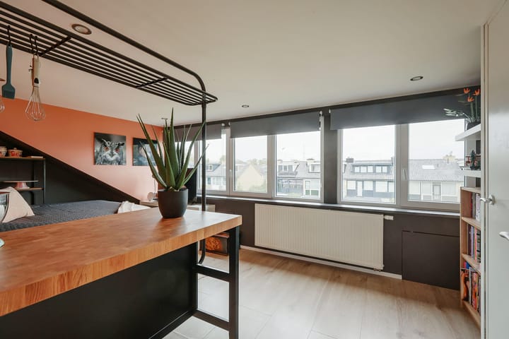 Photo 34 of Van 't Hoffstraat 15