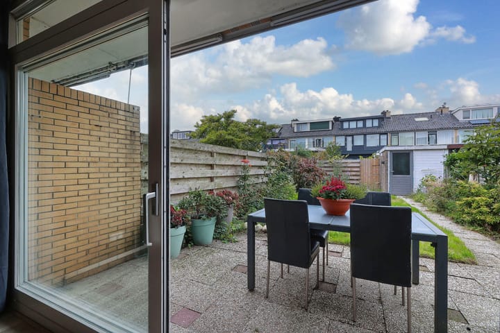 Photo 9 of Van 't Hoffstraat 15